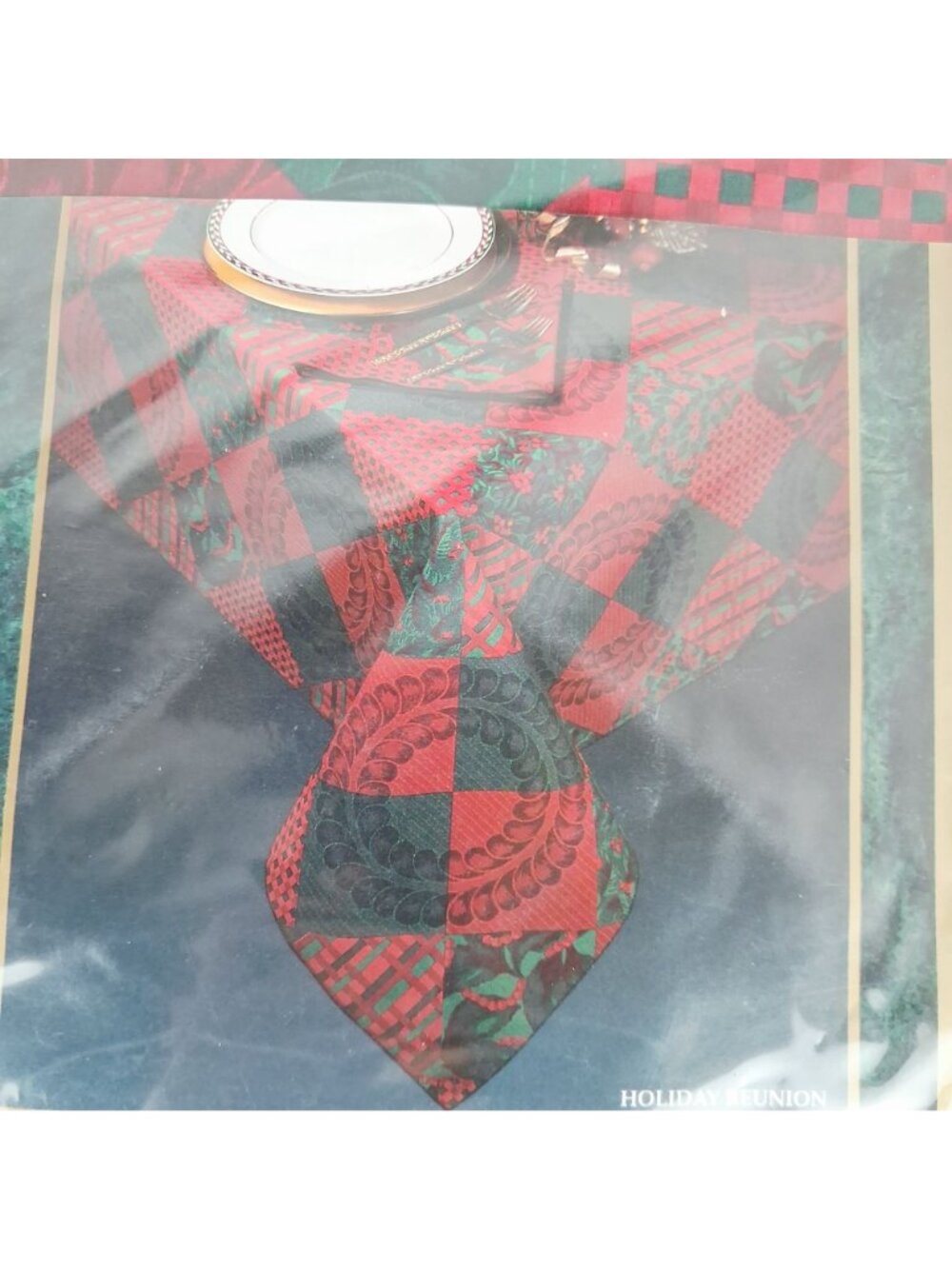 NOS Tobin Holiday 70" Round Fabric Tablecloth w/4 napkins Red Green Floral - Picture 4 of 8